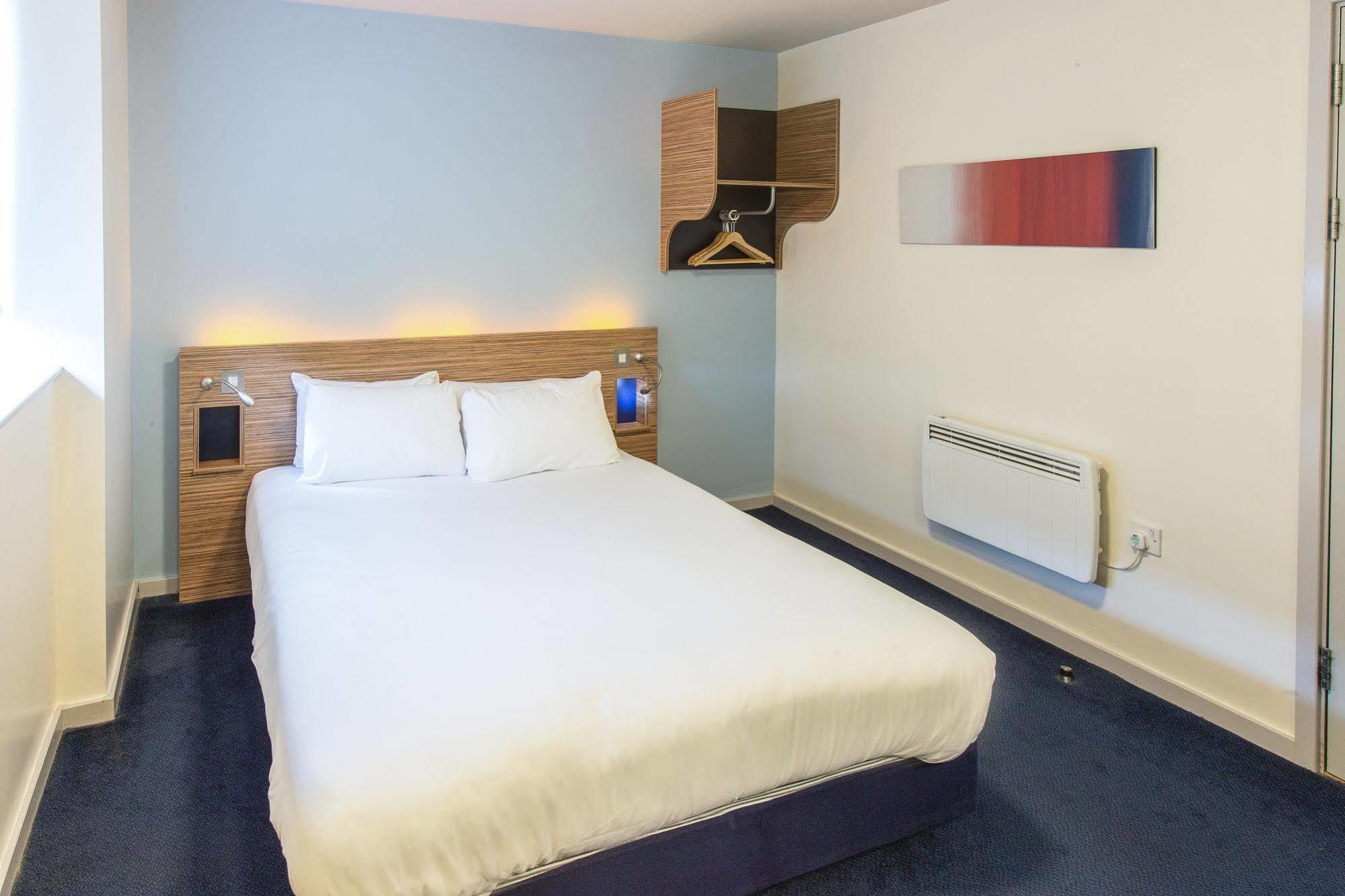 Redwings Lodge Wolverhampton Central Экстерьер фото