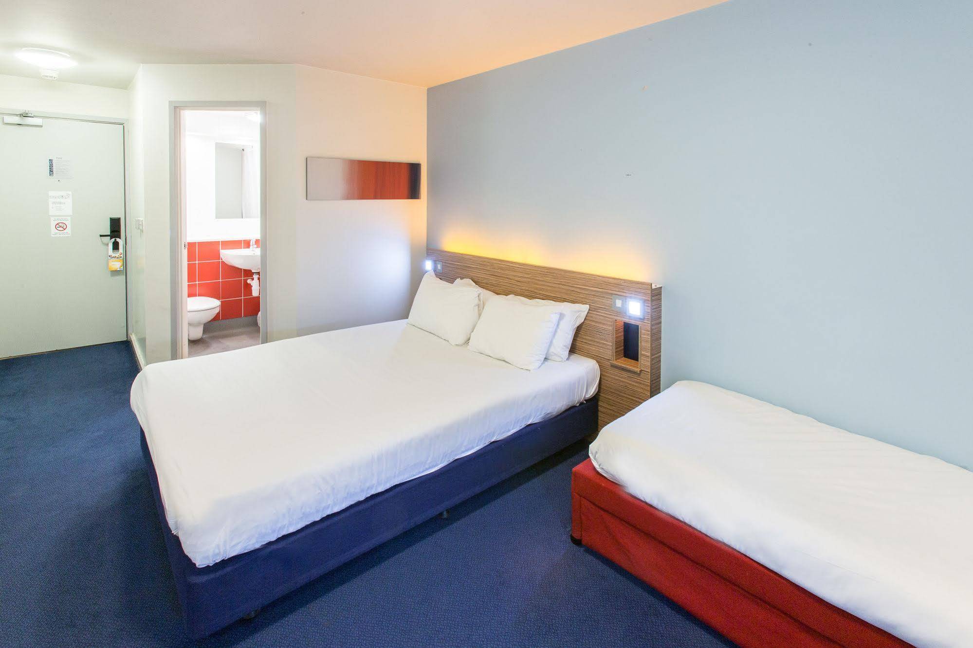 Redwings Lodge Wolverhampton Central Экстерьер фото