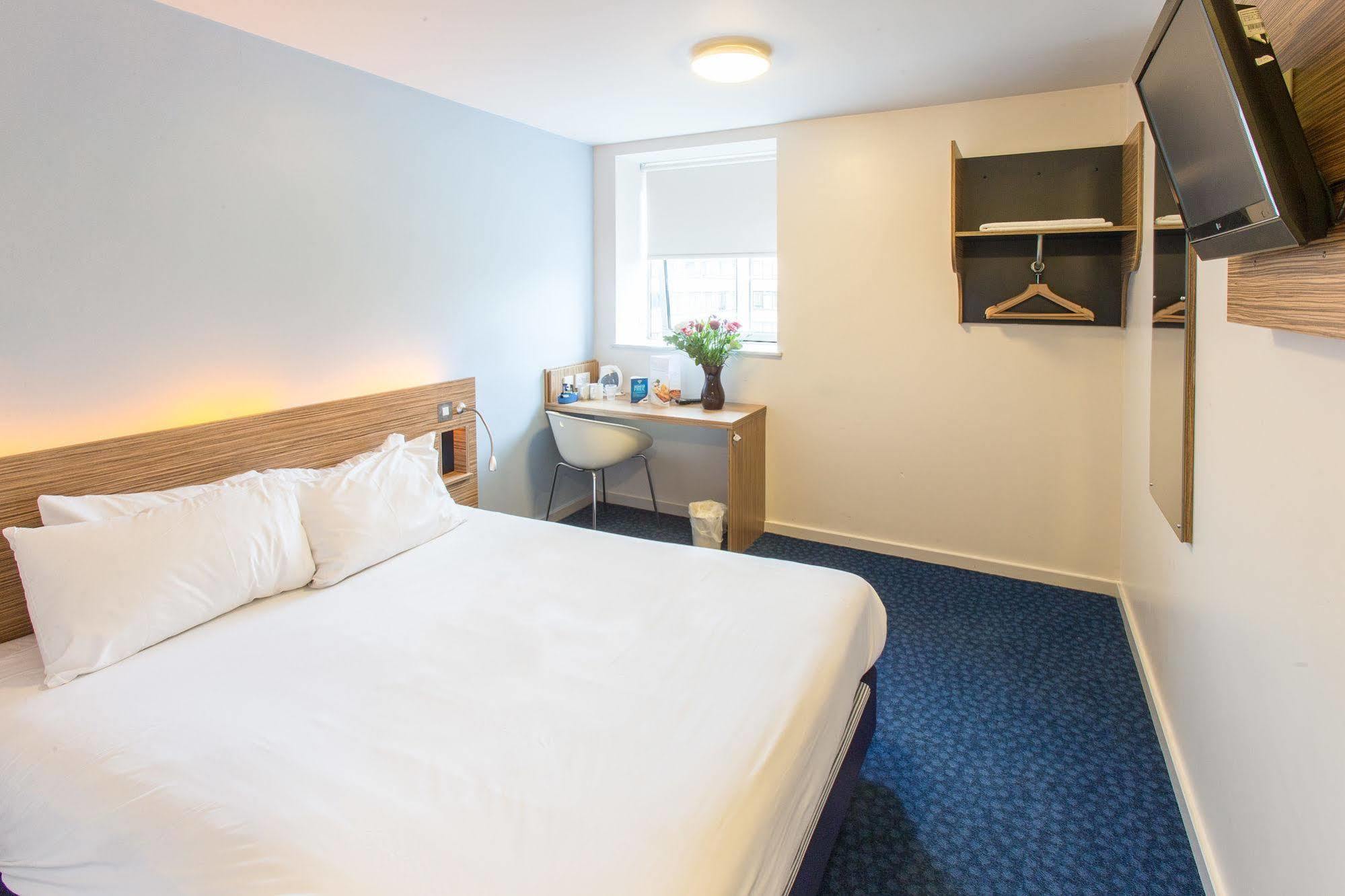 Redwings Lodge Wolverhampton Central Экстерьер фото